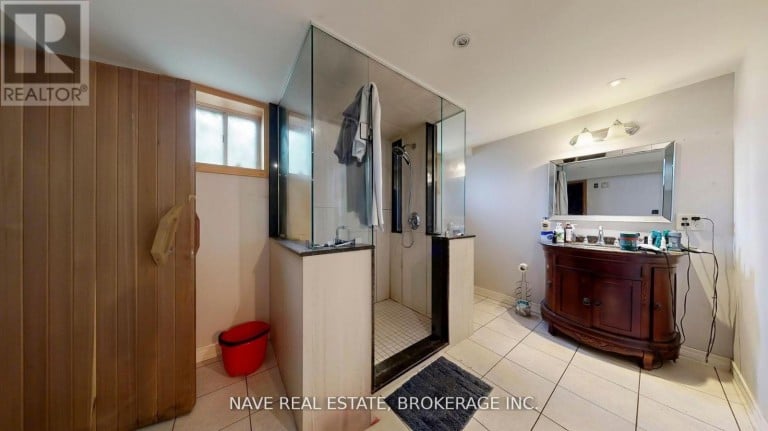 9747 BATHURST STREET, Richmond Hill (North Richvale), Ontario, L4C3X5