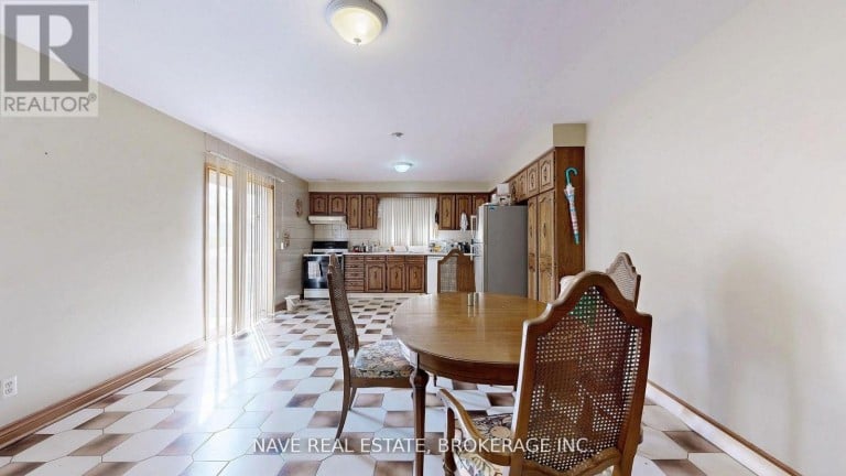 9747 BATHURST STREET, Richmond Hill (North Richvale), Ontario, L4C3X5