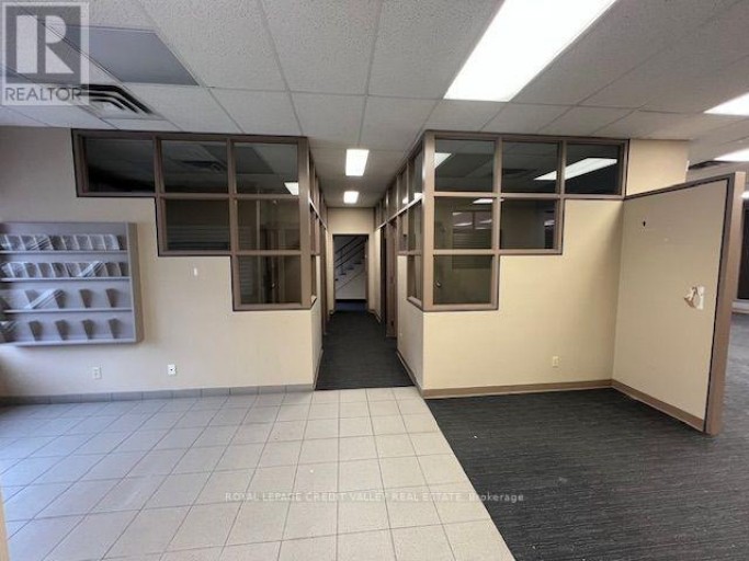 32 QUEEN STREET W, Brampton (Downtown Brampton), Ontario, L6X1A1
