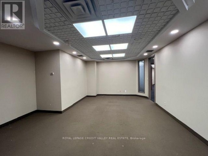 32 QUEEN STREET W, Brampton (Downtown Brampton), Ontario, L6X1A1