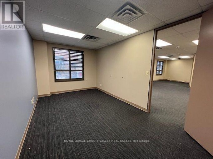 32 QUEEN STREET W, Brampton (Downtown Brampton), Ontario, L6X1A1