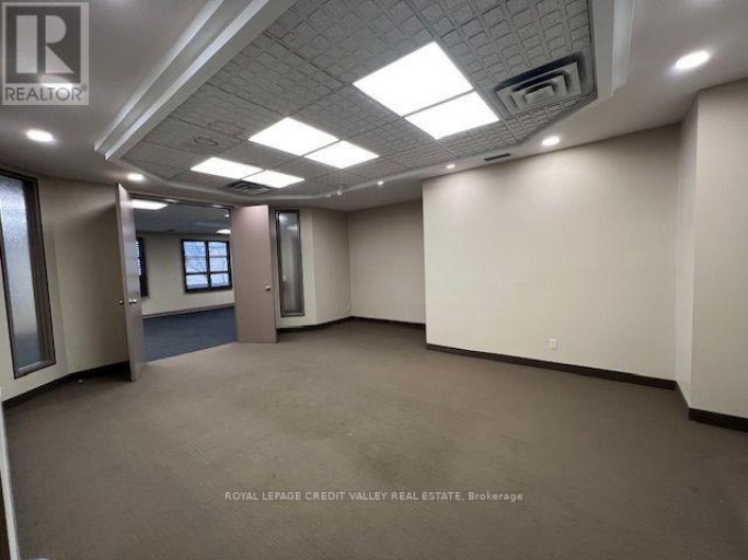 32 QUEEN STREET W, Brampton (Downtown Brampton), Ontario, L6X1A1