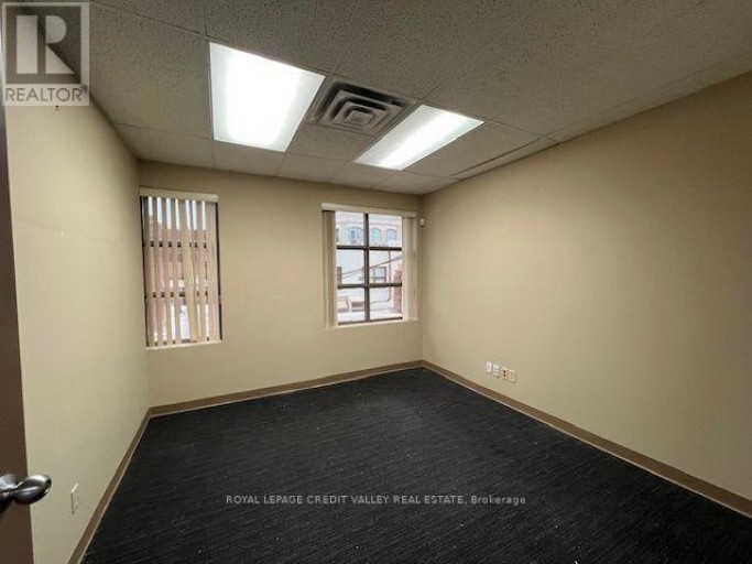 32 QUEEN STREET W, Brampton (Downtown Brampton), Ontario, L6X1A1