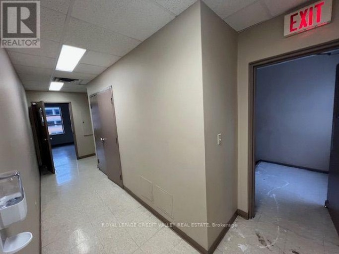 32 QUEEN STREET W, Brampton (Downtown Brampton), Ontario, L6X1A1