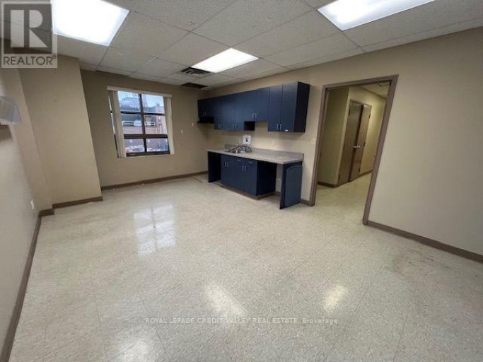 32 QUEEN STREET W, Brampton (Downtown Brampton), Ontario, L6X1A1