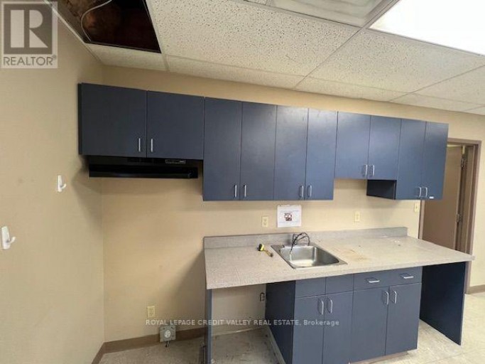 32 QUEEN STREET W, Brampton (Downtown Brampton), Ontario, L6X1A1