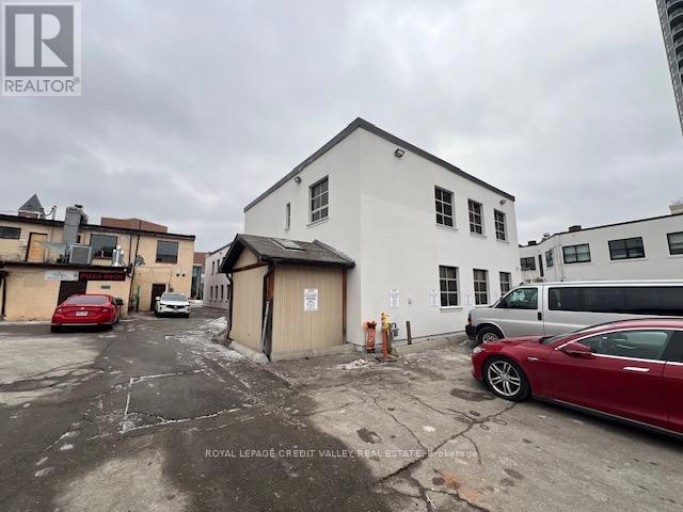 32 QUEEN STREET W, Brampton (Downtown Brampton), Ontario, L6X1A1
