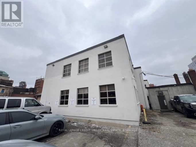 32 QUEEN STREET W, Brampton (Downtown Brampton), Ontario, L6X1A1