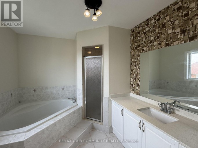 9 - 530 DRIFTCURRENT DRIVE, Mississauga (Hurontario), Ontario, L4Z4G2