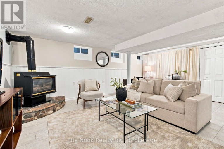 257 WILSON ROAD S, Oshawa (Donevan), Ontario, L1H6C4