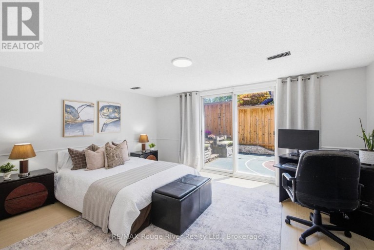 86 SHOREDALE DRIVE, Toronto (Woburn), Ontario, M1G3S9