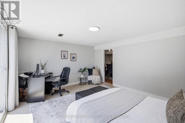 86 SHOREDALE DRIVE, Toronto (Woburn), Ontario, M1G3S9