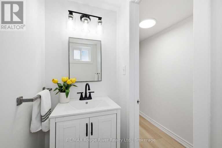 86 SHOREDALE DRIVE, Toronto (Woburn), Ontario, M1G3S9