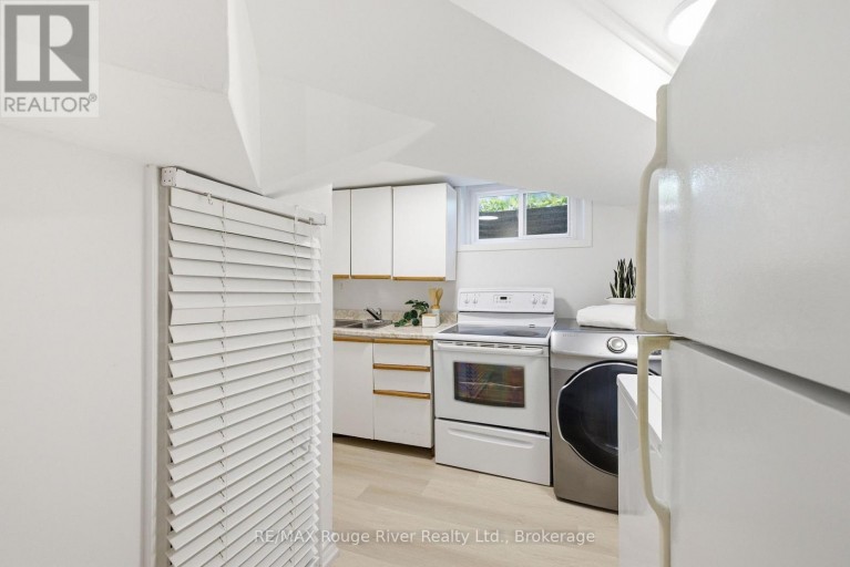 86 SHOREDALE DRIVE, Toronto (Woburn), Ontario, M1G3S9