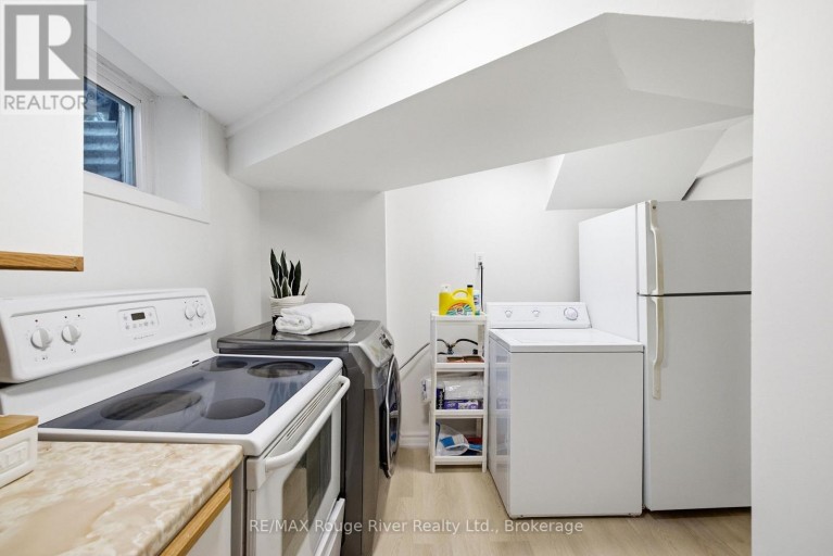 86 SHOREDALE DRIVE, Toronto (Woburn), Ontario, M1G3S9