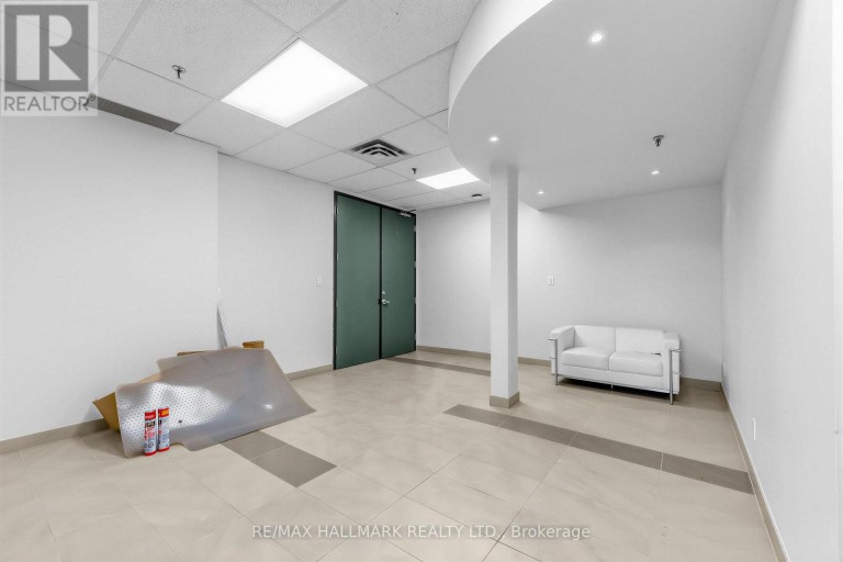 103 - 30 KERN ROAD, Toronto (Banbury-Don Mills), Ontario, M3B1T1