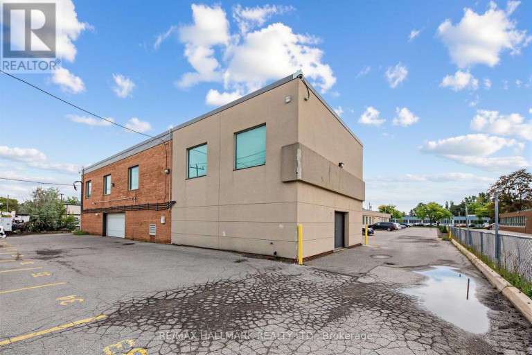 103 - 30 KERN ROAD, Toronto (Banbury-Don Mills), Ontario, M3B1T1