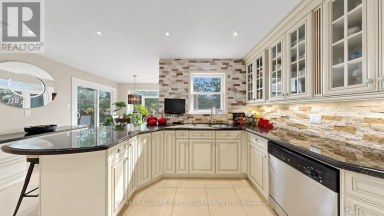 45 PINNACLE ROAD Toronto (St. Andrew-Windfields) Ontario photo 12