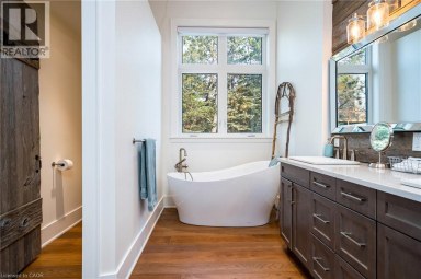 4 BUCKINGHAM Boulevard Collingwood Ontario photo 21