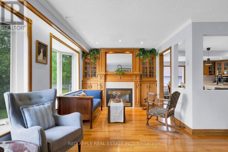 233 SAND ROAD, East Gwillimbury (Holland Landing), Ontario, L9N1K1