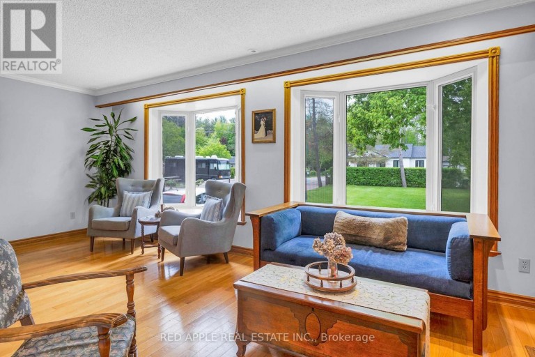 233 SAND ROAD, East Gwillimbury (Holland Landing), Ontario, L9N1K1