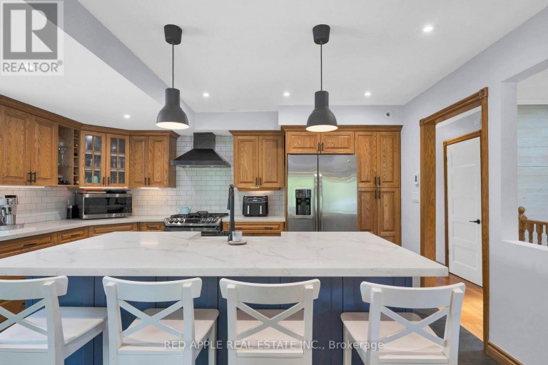 233 SAND ROAD, East Gwillimbury (Holland Landing), Ontario, L9N1K1