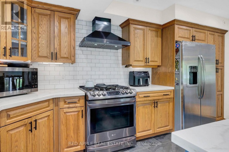 233 SAND ROAD, East Gwillimbury (Holland Landing), Ontario, L9N1K1