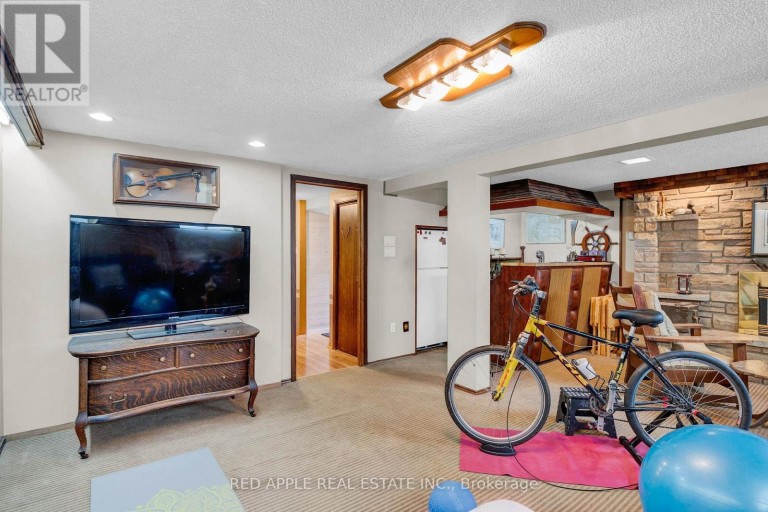 233 SAND ROAD, East Gwillimbury (Holland Landing), Ontario, L9N1K1