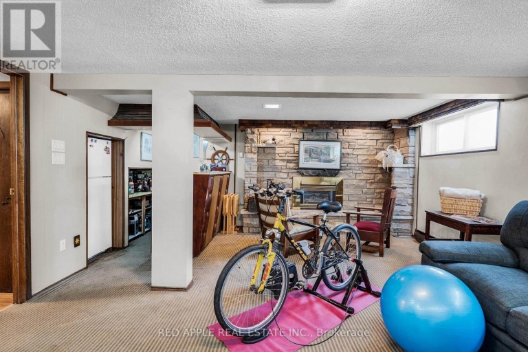 233 SAND ROAD, East Gwillimbury (Holland Landing), Ontario, L9N1K1