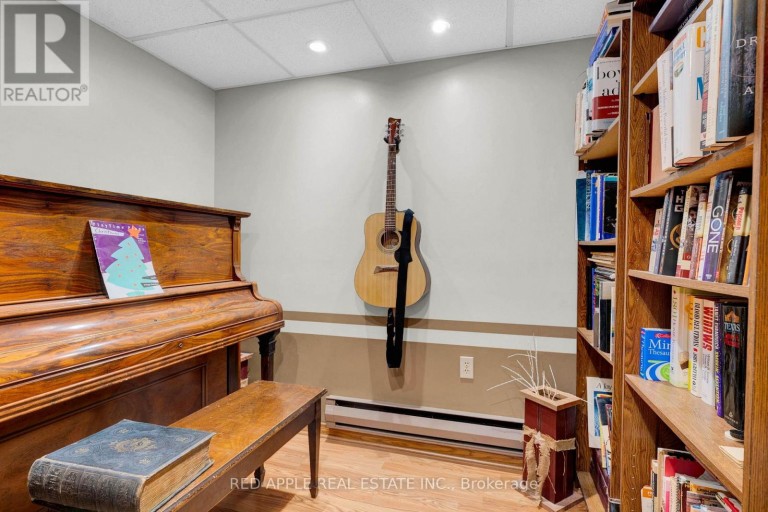 233 SAND ROAD, East Gwillimbury (Holland Landing), Ontario, L9N1K1