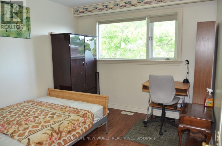 15 BRANTLEY CRESCENT, Toronto (York University Heights), Ontario, M3J1X4