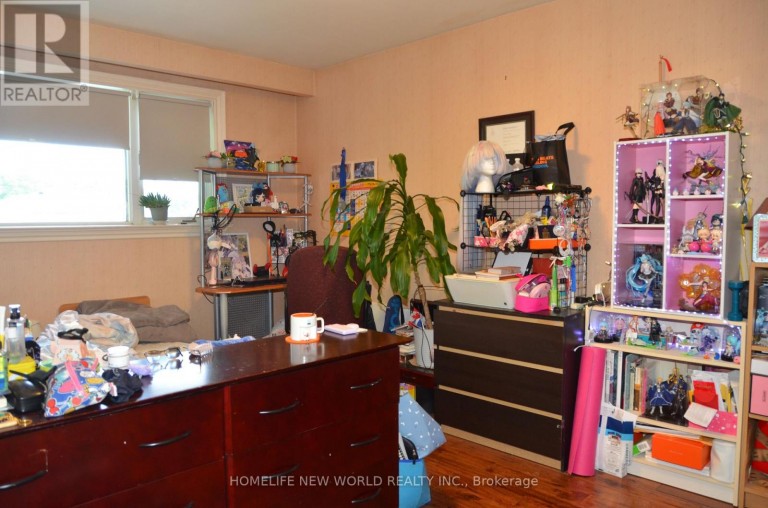 15 BRANTLEY CRESCENT, Toronto (York University Heights), Ontario, M3J1X4