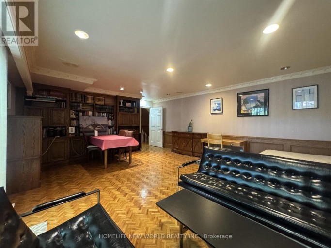 15 BRANTLEY CRESCENT, Toronto (York University Heights), Ontario, M3J1X4