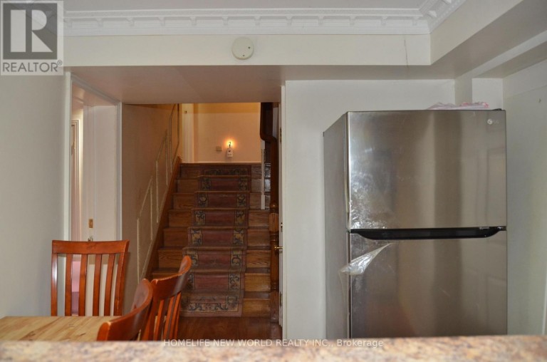 15 BRANTLEY CRESCENT, Toronto (York University Heights), Ontario, M3J1X4
