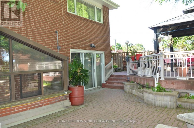 15 BRANTLEY CRESCENT, Toronto (York University Heights), Ontario, M3J1X4