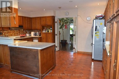 15 BRANTLEY CRESCENT Toronto (York University Heights) Ontario photo 8