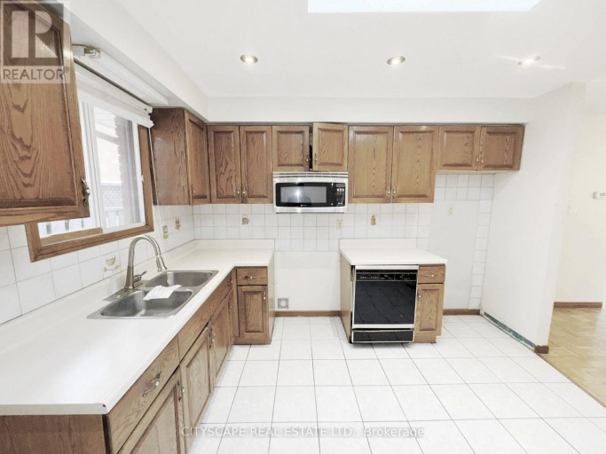7 QUINCY COURT, Hamilton (Quinndale), Ontario, L8W2T4