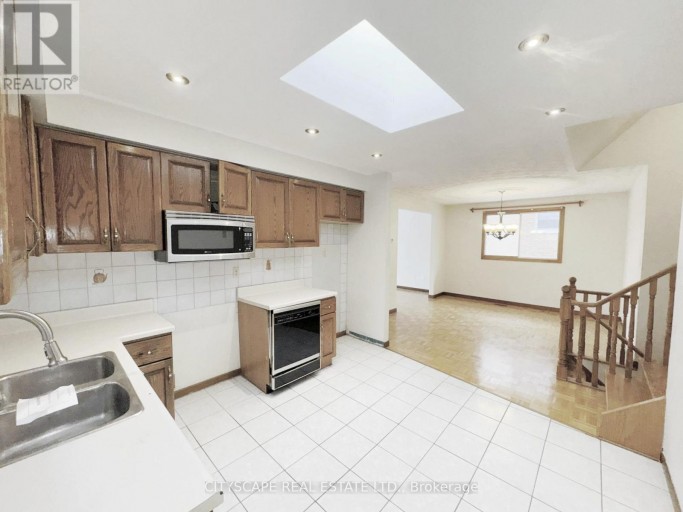 7 QUINCY COURT, Hamilton (Quinndale), Ontario, L8W2T4