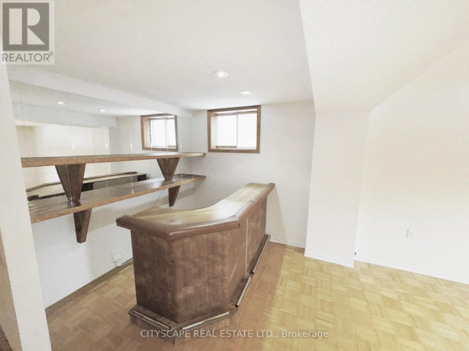 7 QUINCY COURT, Hamilton (Quinndale), Ontario, L8W2T4