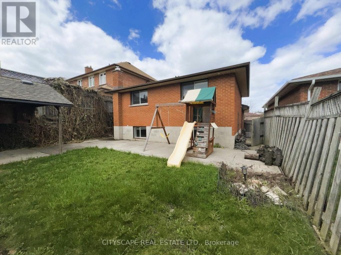 7 QUINCY COURT, Hamilton (Quinndale), Ontario, L8W2T4