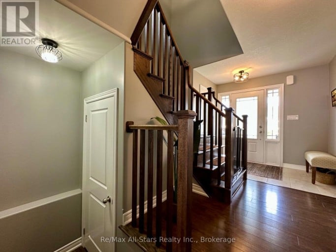 9 BRIARWOOD AVENUE, Kawartha Lakes (Lindsay), Ontario, K9V0M1