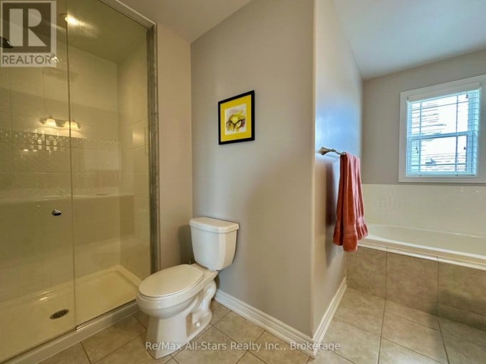 9 BRIARWOOD AVENUE, Kawartha Lakes (Lindsay), Ontario, K9V0M1