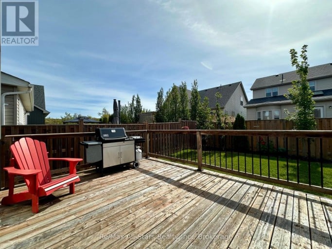 9 BRIARWOOD AVENUE, Kawartha Lakes (Lindsay), Ontario, K9V0M1