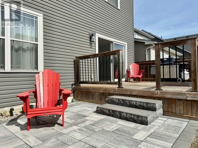 9 BRIARWOOD AVENUE, Kawartha Lakes (Lindsay), Ontario, K9V0M1