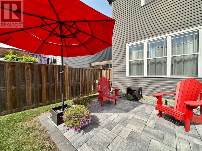 9 BRIARWOOD AVENUE, Kawartha Lakes (Lindsay), Ontario, K9V0M1
