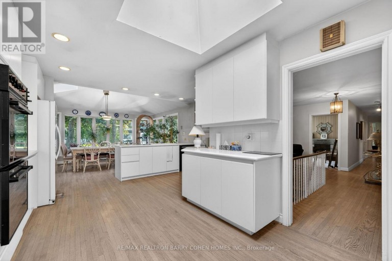 18 BRIAN CLIFF DRIVE, Toronto (Banbury-Don Mills), Ontario, M3B2G2