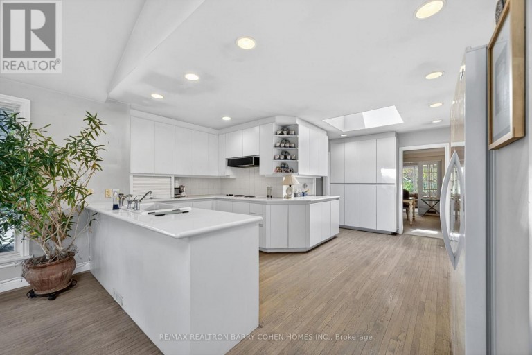 18 BRIAN CLIFF DRIVE, Toronto (Banbury-Don Mills), Ontario, M3B2G2