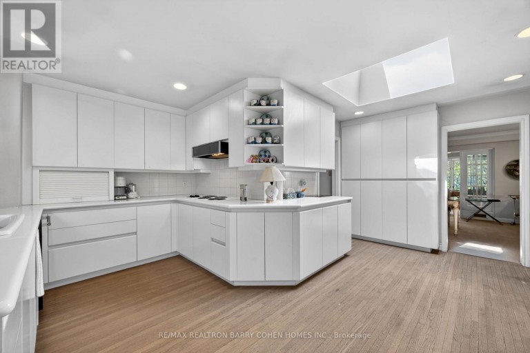 18 BRIAN CLIFF DRIVE, Toronto (Banbury-Don Mills), Ontario, M3B2G2