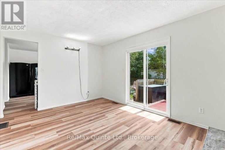 281 COLLEGE STREET W, Belleville (Belleville Ward), Ontario, K8P4Z6