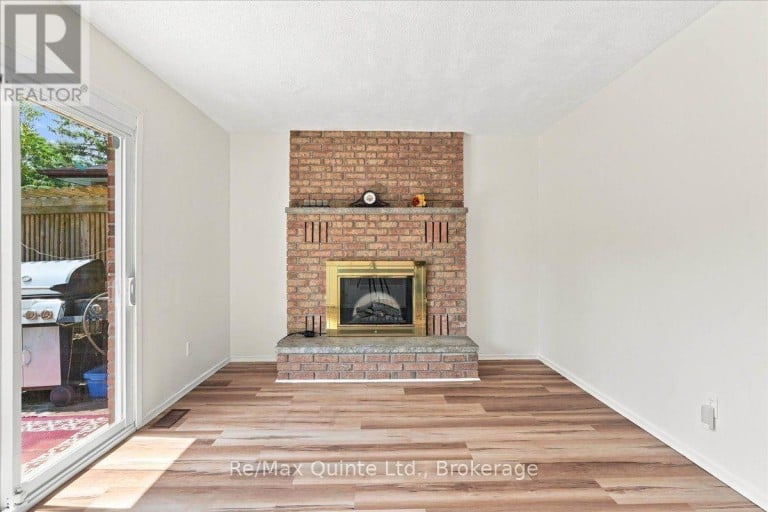 281 COLLEGE STREET W, Belleville (Belleville Ward), Ontario, K8P4Z6